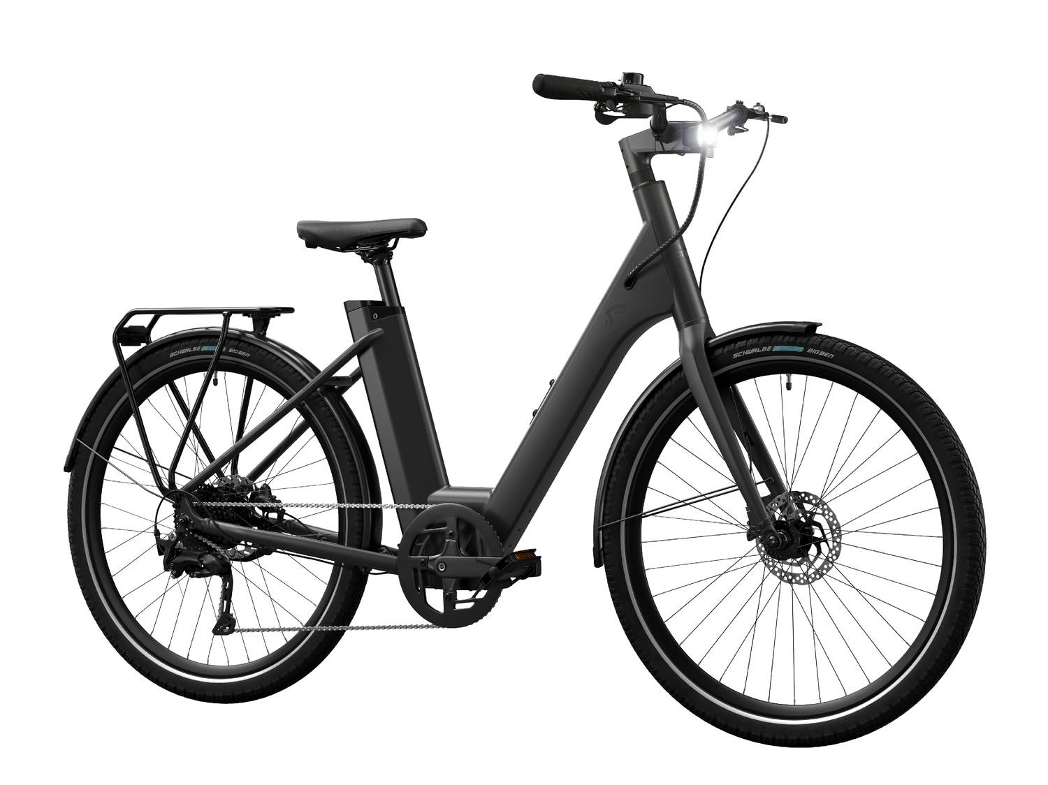 Bicicletta elettrica da città grigio scuro con portapacchi posteriore e luce anteriore.