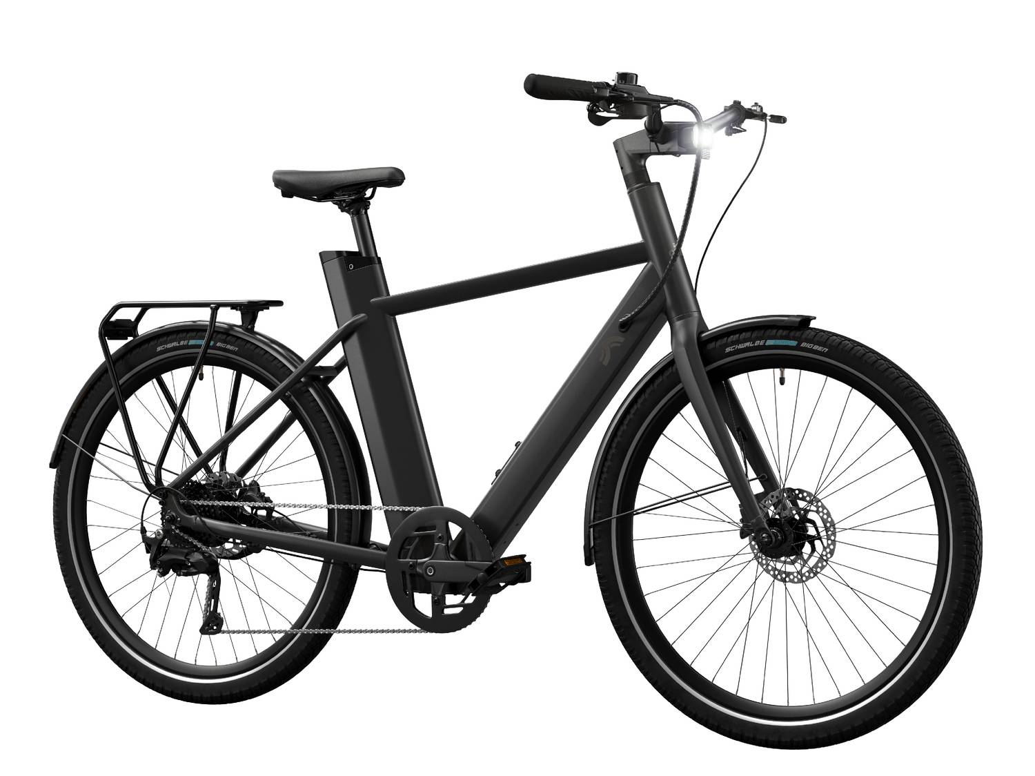 Bicicletta elettrica da città nera con portapacchi posteriore e luce anteriore.