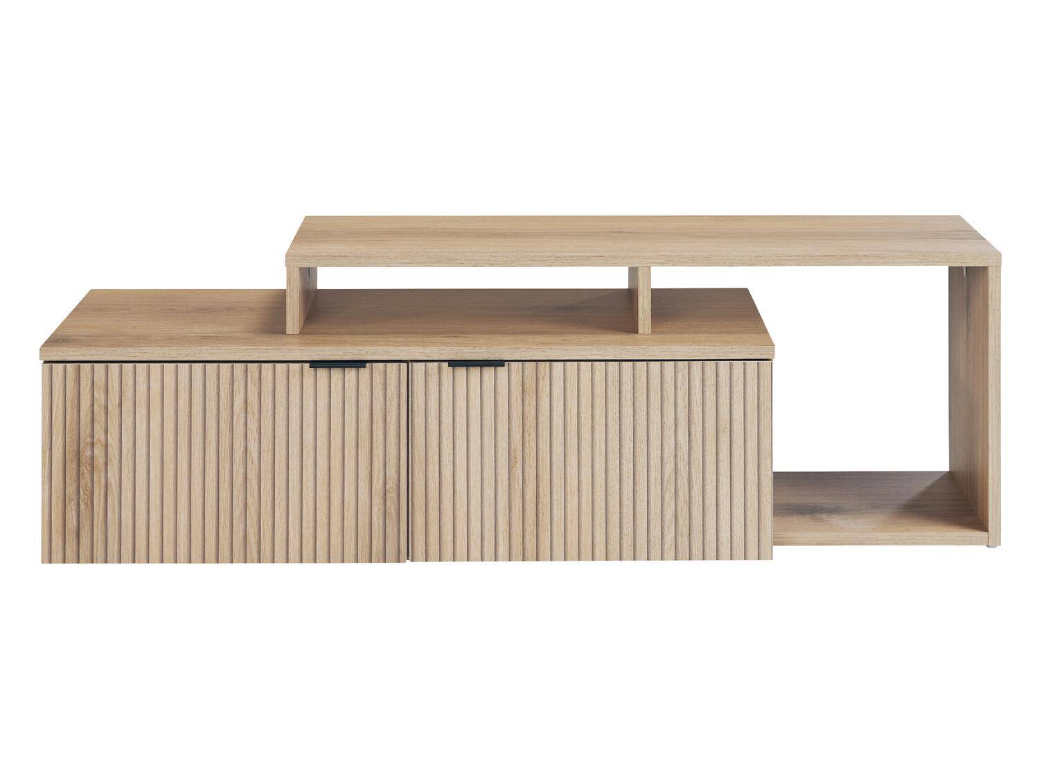 Heller Holz-TV-Schrank mit geriffelten Türen und offenen Ablagen.