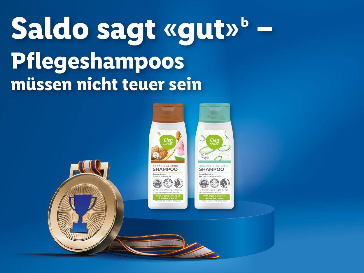 Zwei Cien Nature Shampoos, Mandel und Aloe Vera, werden auf einem Podest mit Goldmedaille präsentiert.