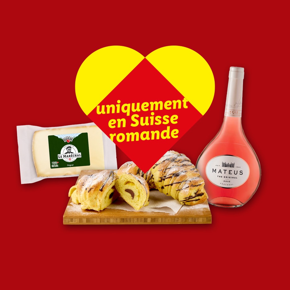 Le Maréchal Käse, Schokoladen-Croissants und Mateus Roséwein auf rotem Hintergrund mit einem Herz.