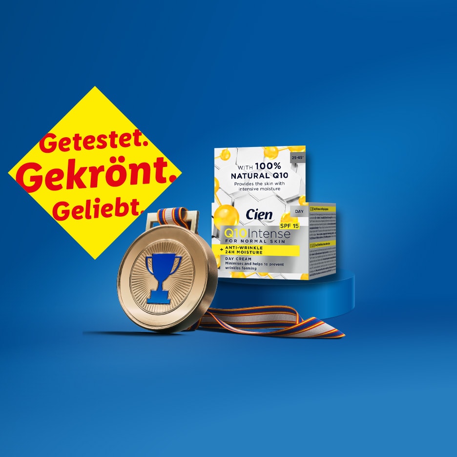 Anti-Aging-Tagescreme mit Q10, LSF 15, mit Medaille und dem Text „Getestet. Gekrönt. Geliebt.“