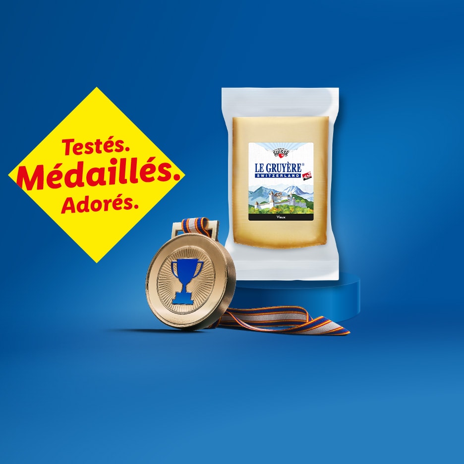 Fromage emballé sur un podium bleu avec une médaille d'or et un autocollant jaune 