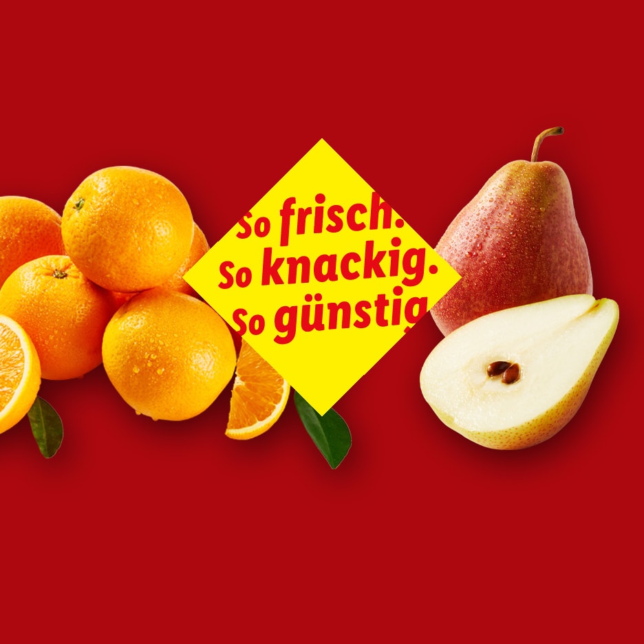 Frische Orangen und Birnen auf rotem Hintergrund mit dem Text „so frisch, so knackig, so günstig“.