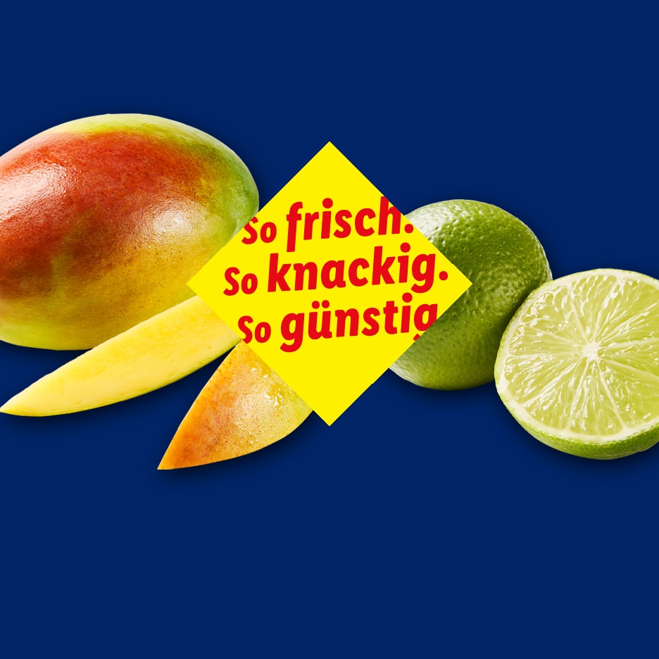 Mango und Limetten auf blauem Hintergrund mit gelbem Text: „so frisch. so knackig. so günstig.“