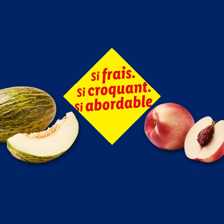 Melone und Nektarinen mit gelbem Schild: „So frisch. So knackig. So günstig.“