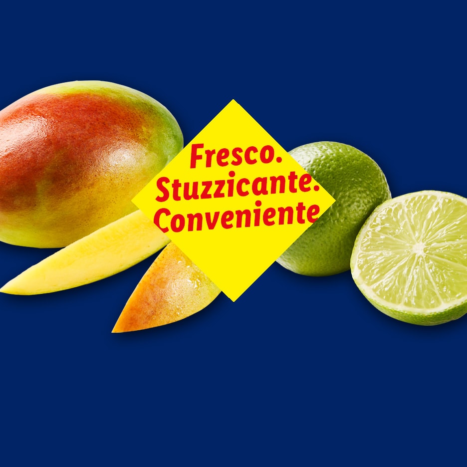 Mango und Limetten auf blauem Hintergrund mit gelbem Text: „Frisch. Pikant. Praktisch.“