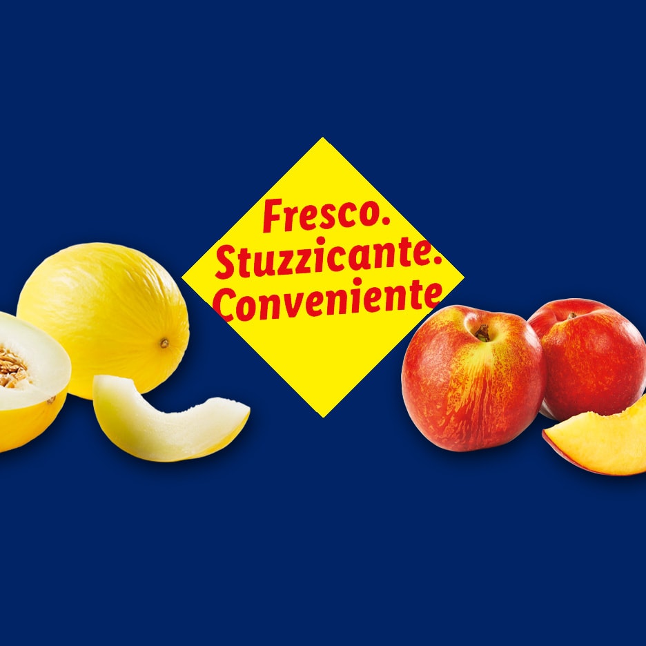 Melonen und Nektarinen mit gelbem Preisschild: „Frisch. Lecker. Günstig.“