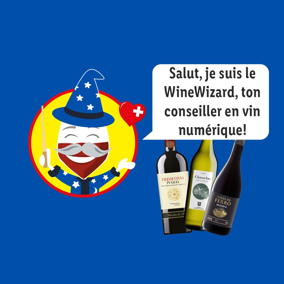 Ein animierter Weinzauberer mit drei Weinflaschen und einer Sprechblase mit der Aufschrift „Hallo, ich bin der WineWizard, Ihr digitaler Weinberater!“
