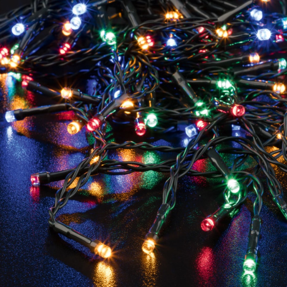 Bunte LED-Lichterkette für Weihnachten oder festliche Dekoration.