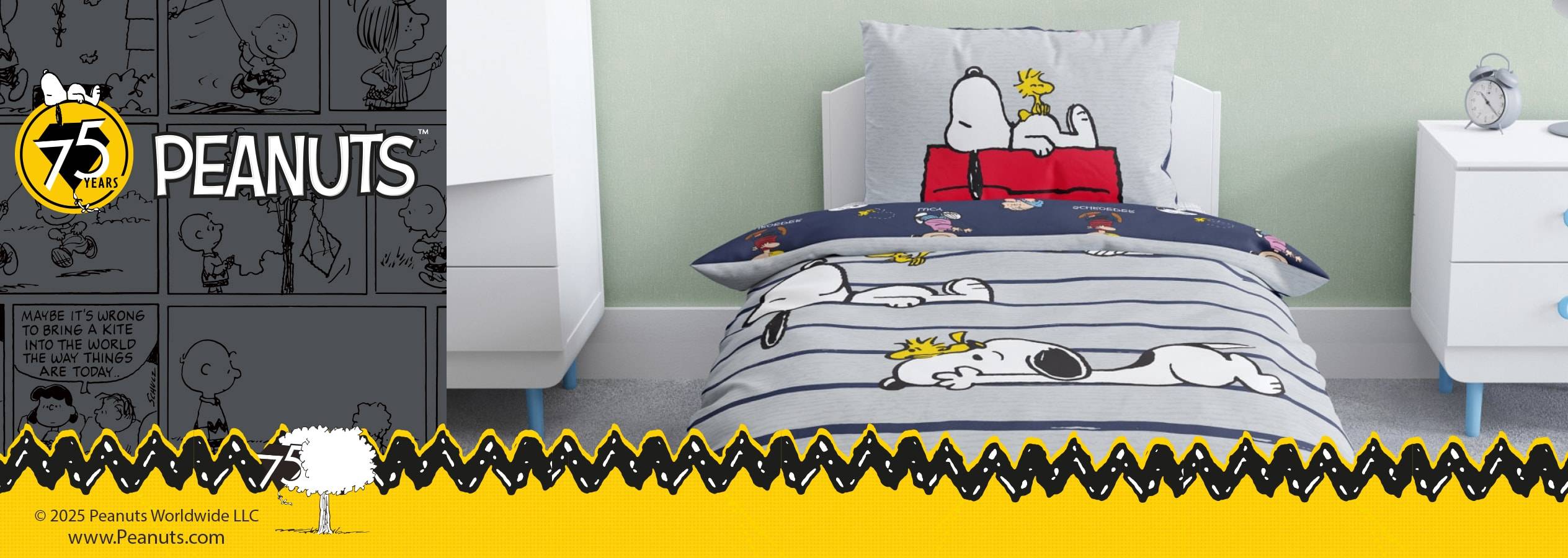 Peanuts-Bettwäsche mit Snoopy und Woodstock, neben einem Peanuts-Comic.