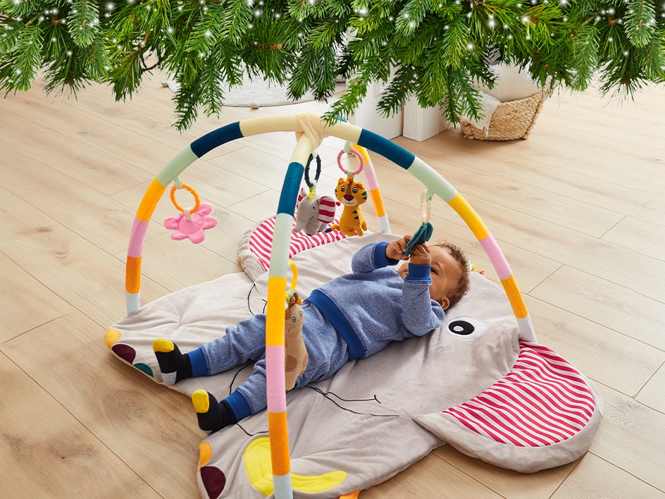 Vestiti per bambini e giocattoli
