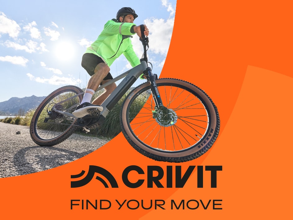 Un cycliste sur un vélo électrique Crivit, trouvez votre mouvement.