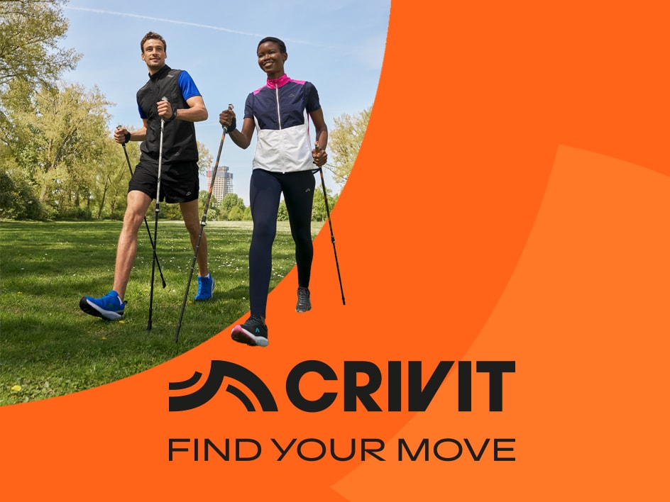 Due persone praticano nordic walking in un parco, con il logo Crivit.
