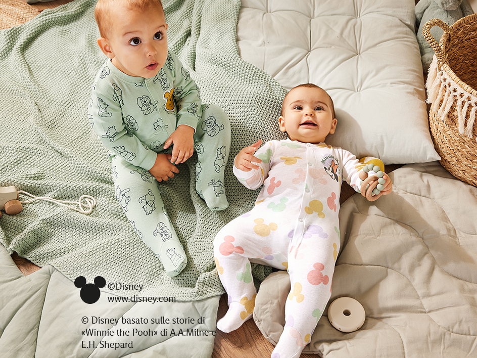 Abbigliamento baby con stampe e accessori Disney©