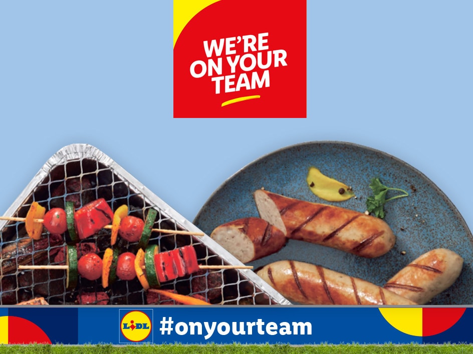Lidl Grillwürstchen und Gemüse-Spieße auf Einweg-Grill, Kampagne #onyourteam.