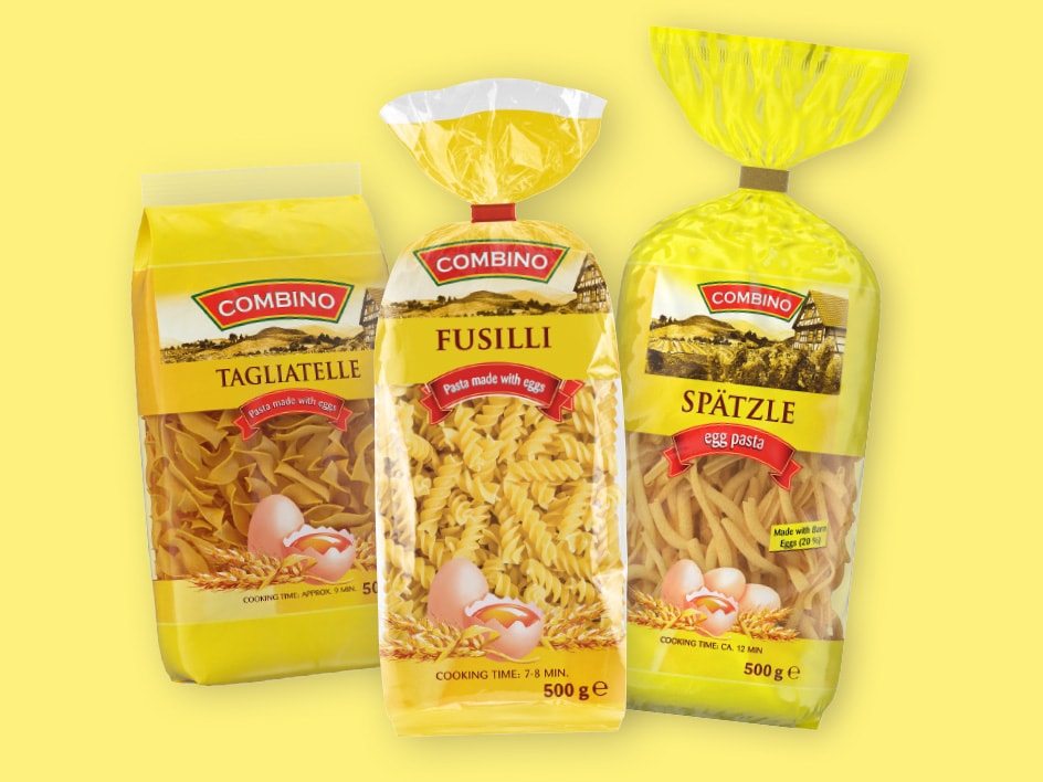 Drei Packungen Combino Pasta: Tagliatelle, Fusilli und Spätzle.