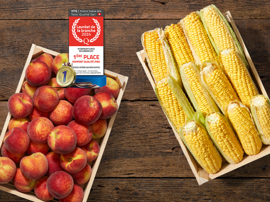 Peaches and corn in wooden crates, awarded 1st place for quality-price ratio by ISTQ.