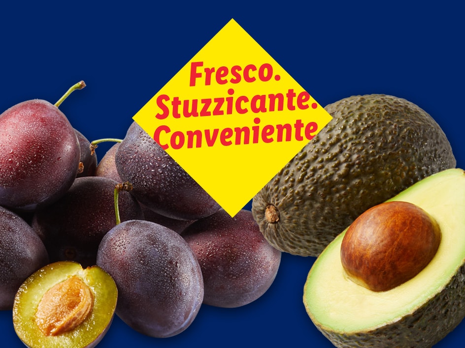 Prugne e avocado con testo 'Fresco. Stuzzicante. Conveniente'.