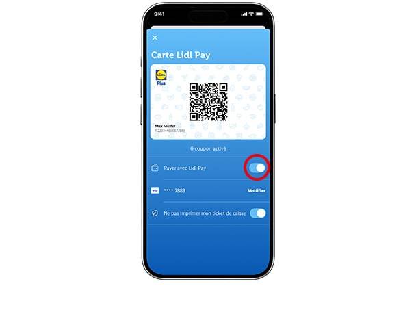Application mobile affichant une carte de fidélité avec QR code et options de paiement.