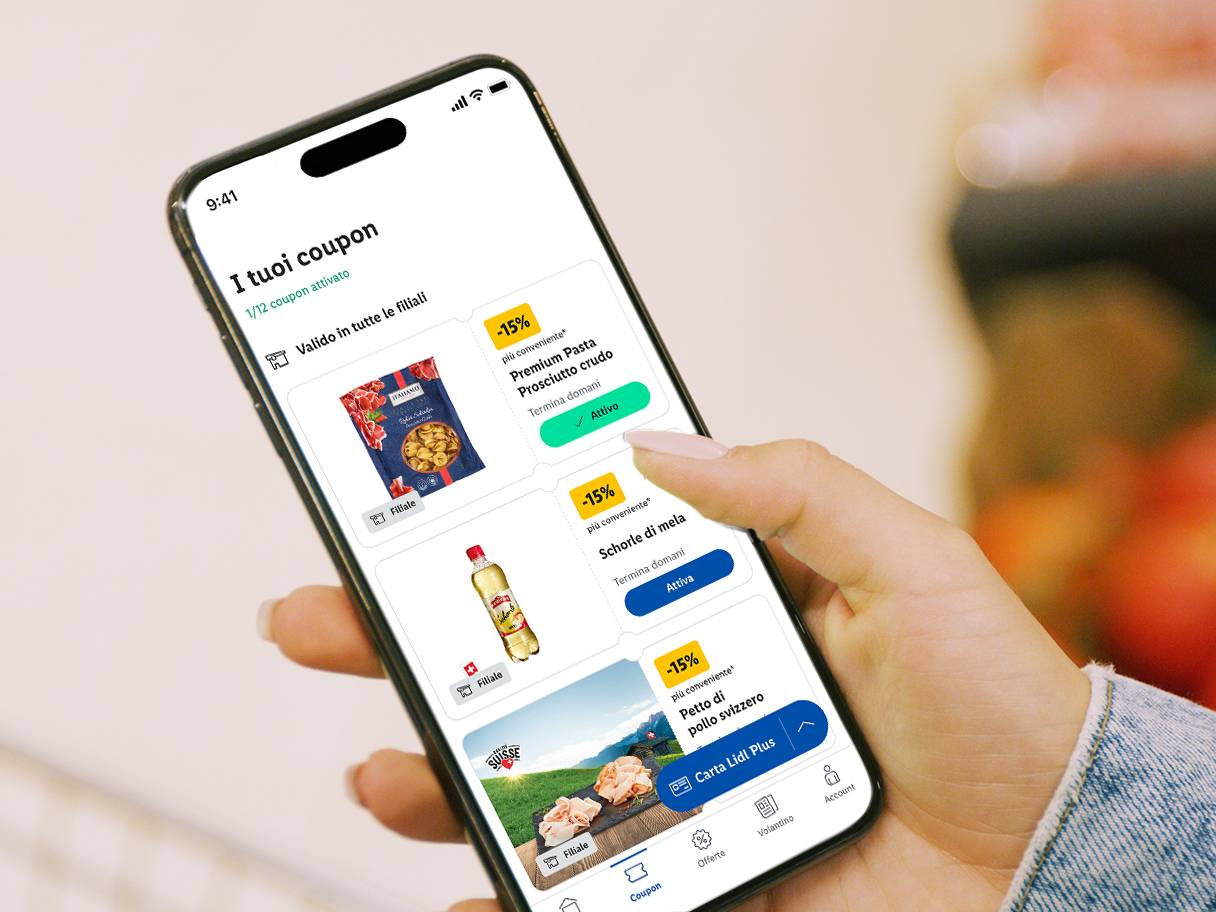 App mobile che mostra coupon per pasta, bevanda alla mela e pollo.