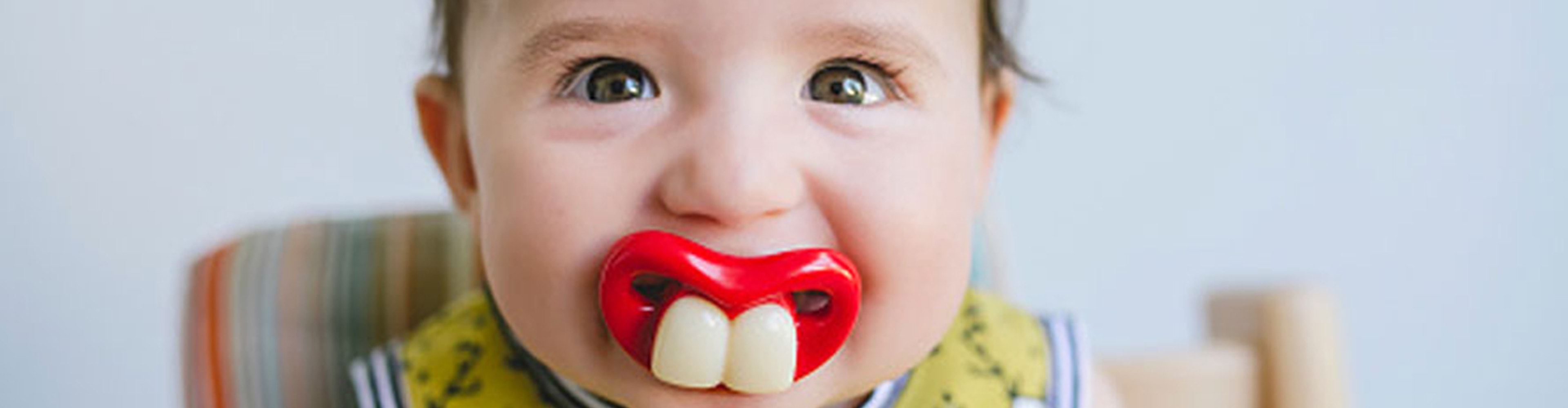 La tétine – nécessaire, bonne pour la dentition, ou bien gênante?