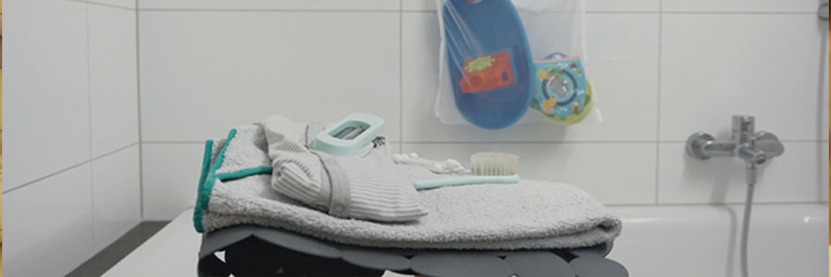 Bagno per neonati: asciugamani, giocattoli da bagno.
