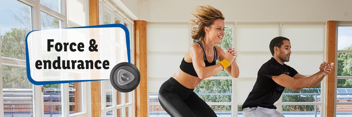 Force et endurance : entraînement avec des poids.
