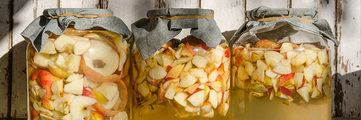 Bocal de pommes pour vinaigre de cidre.