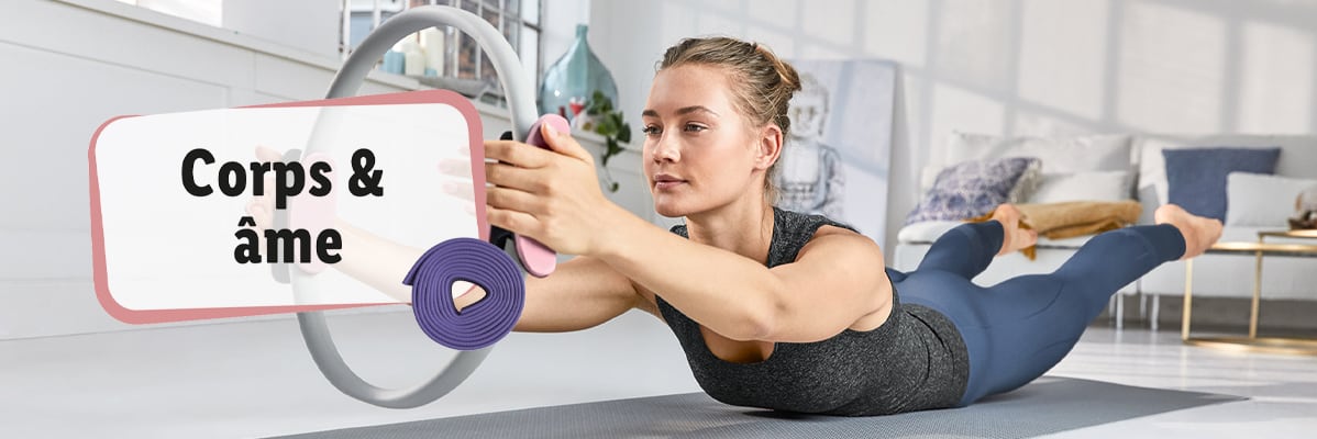 Anneau de Pilates et bande de résistance pour exercices à domicile.