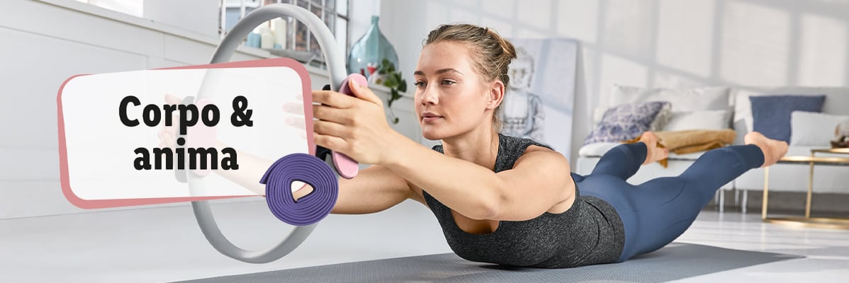 Pilates ring e fascia per esercizi a casa.