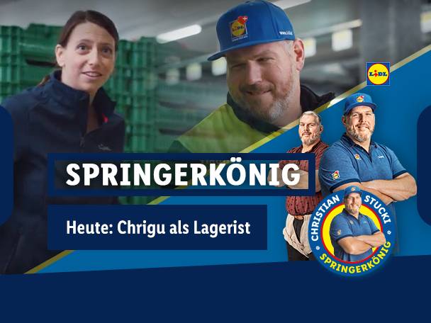 Un homme et une femme sourient dans un entrepôt, avec un homme en uniforme d'entrepôt et le texte « SpringerKönig ».