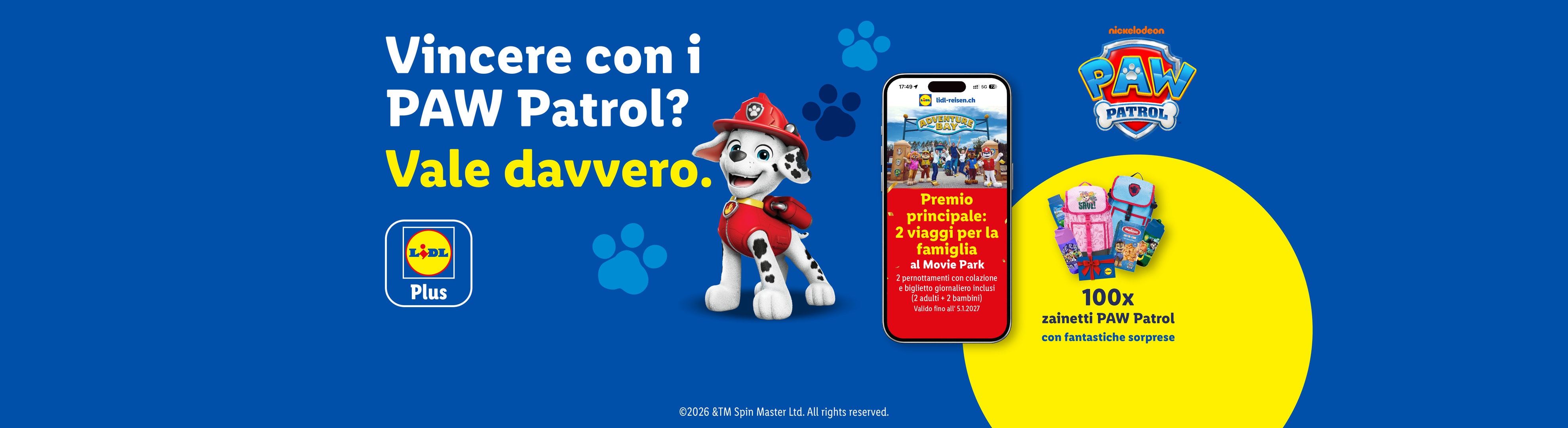 Un cucciolo pompiere dei cartoni animati e un telefono con offerte di viaggio, zaini e regali.