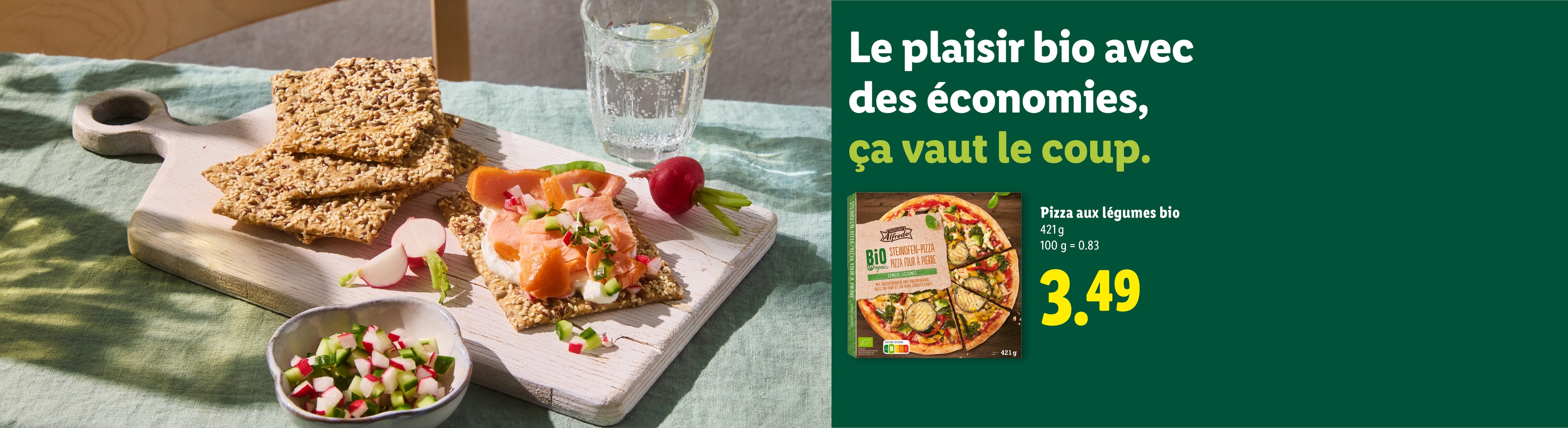 Craquelins aux graines avec saumon et radis, et pizza bio aux légumes avec prix.