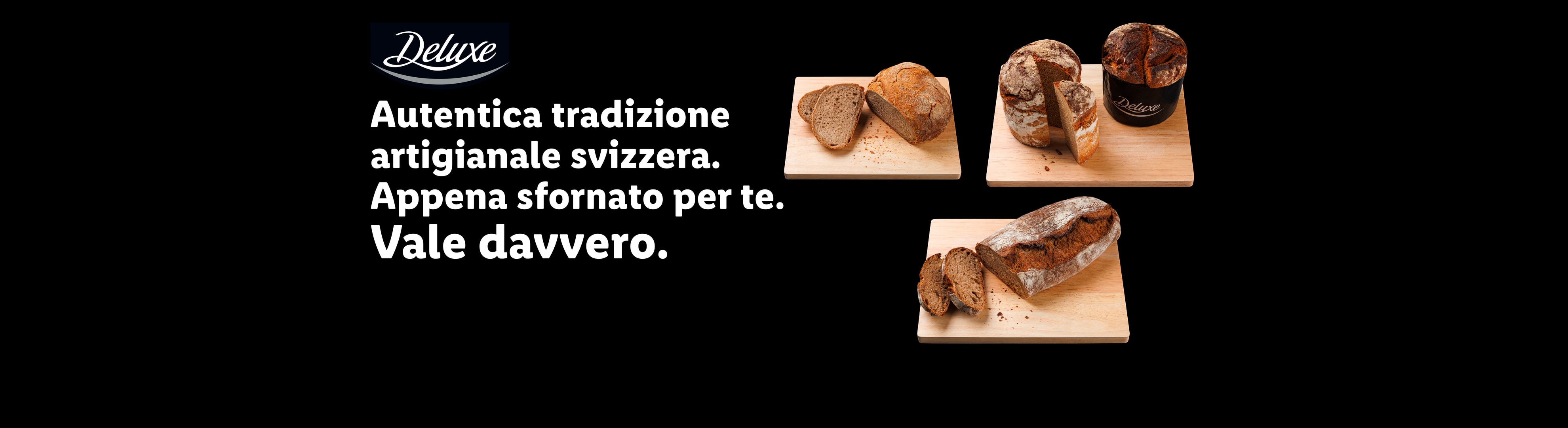 Pane artigianale svizzero appena sfornato, con il testo 'Autentica tradizione artigianale svizzera. Appena sfornato per te. Vale davvero.'