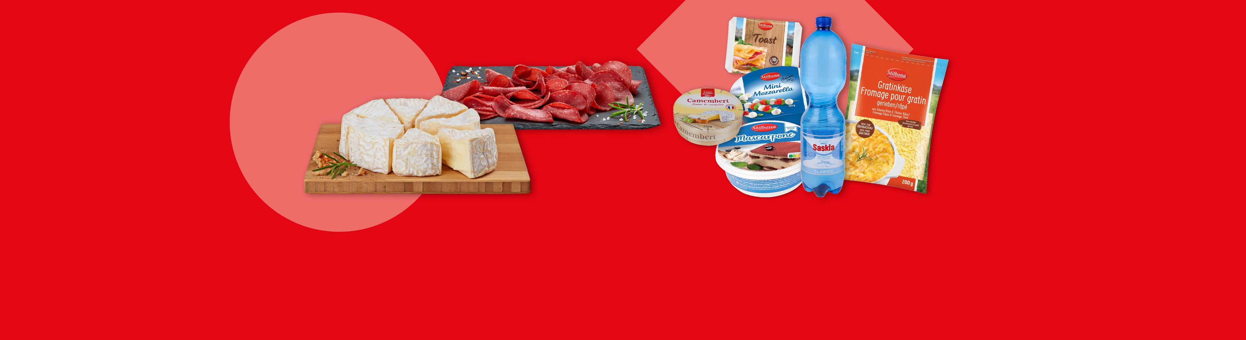 Käse, Wurstwaren, Wasser und andere Milchprodukte auf rotem Hintergrund.