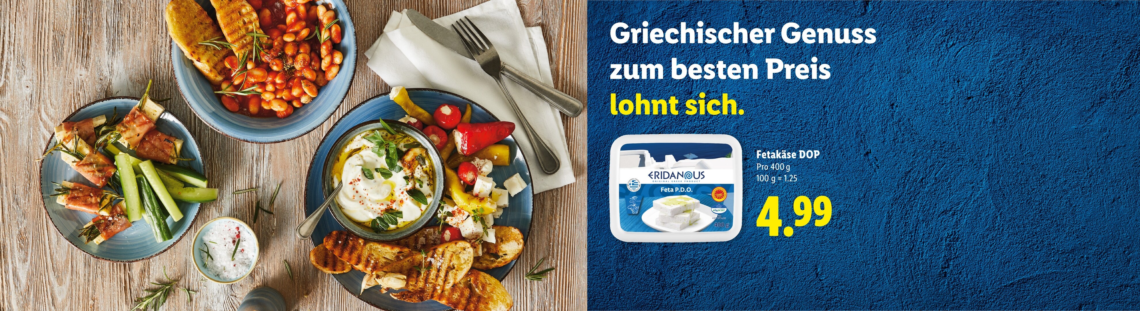 Eine Auswahl griechischer Gerichte, darunter Feta, Bohnen und Spieße, mit einem Sonderangebot für Feta.