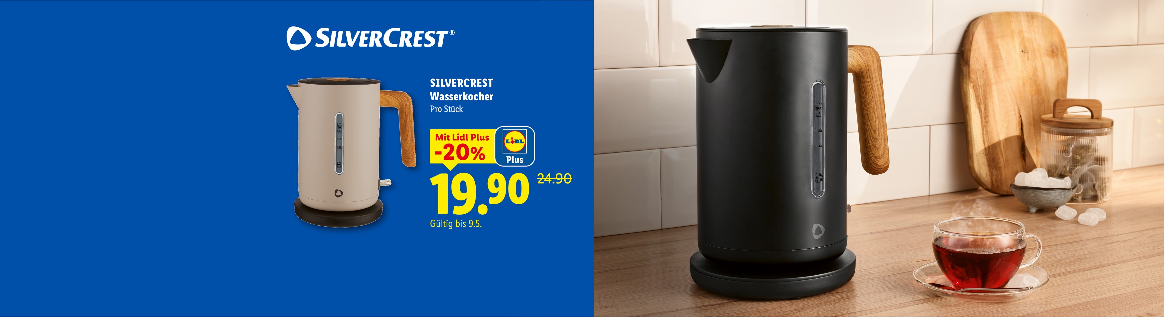 Beiger Wasserkocher mit Holzgriff und schwarzer Wasserkocher mit Holzgriff auf einer Küchenarbeitsplatte, mit einem Sonderangebot von 20% Rabatt.