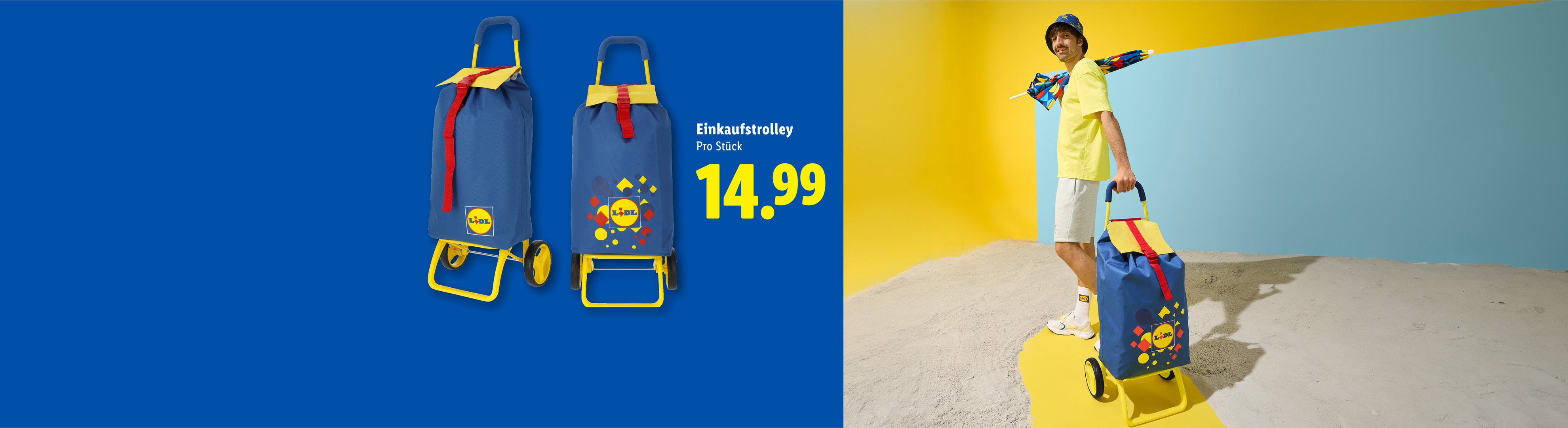 Zwei blaue Einkaufstrolleys mit gelben Akzenten und ein Mann mit einem Trolley am Strand.