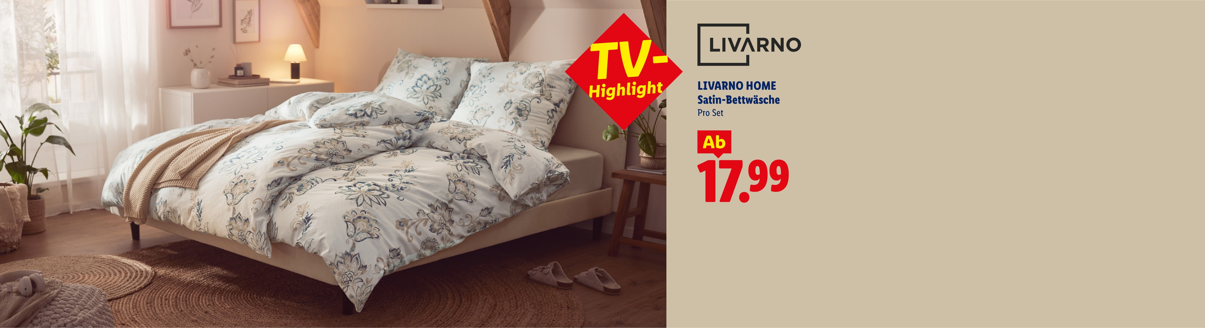 Satin-Bettwäsche mit Blumenmuster in einem hellen Schlafzimmer, ab 17,99 €.