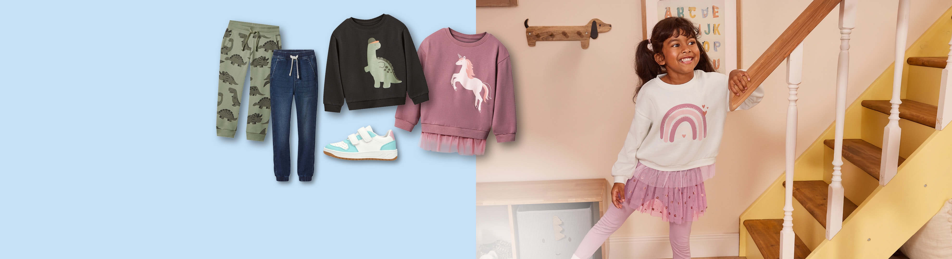 Vêtements pour enfants: pantalons de jogging, jeans, pulls dinosaures et licornes, baskets et une fille en pull arc-en-ciel.