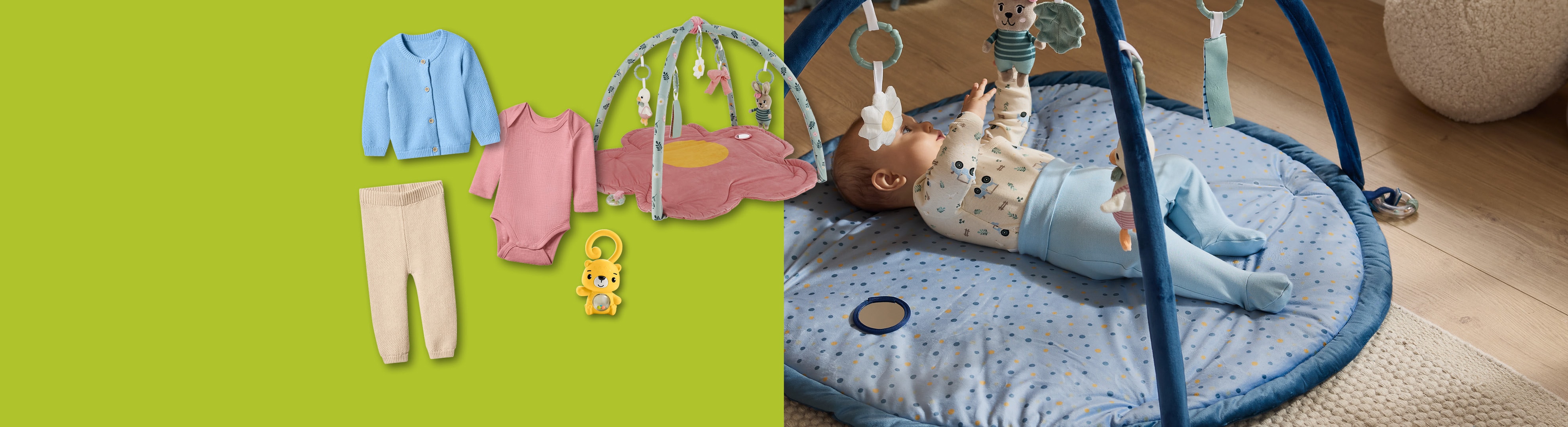 Vêtements de bébé et tapis d'éveil avec jouets suspendus, avec un bébé jouant sur le tapis.