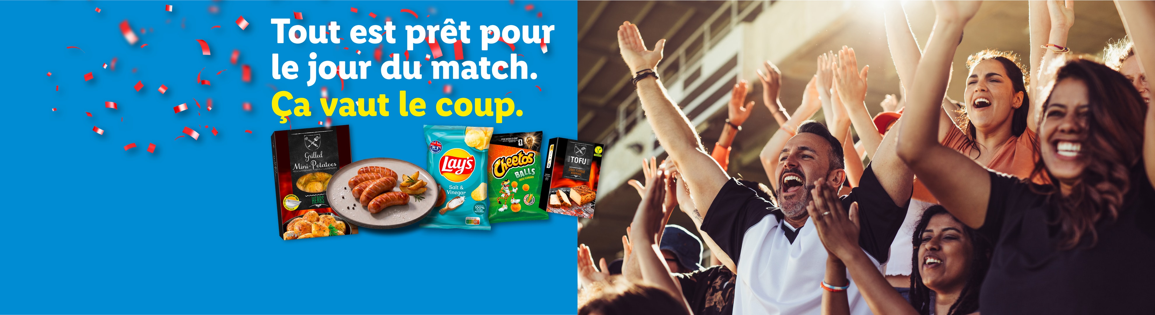 Saucisses, pommes de terre, chips et tofu pour le match, avec des fans qui applaudissent.