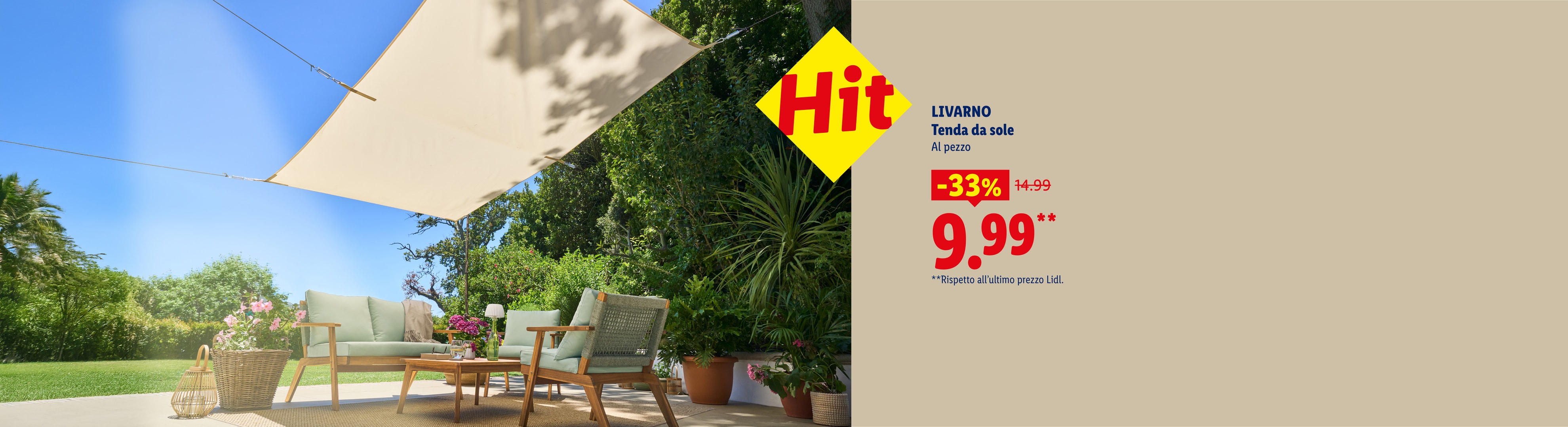 Tenda da sole beige su un patio con mobili da esterno e piante, offerta speciale.