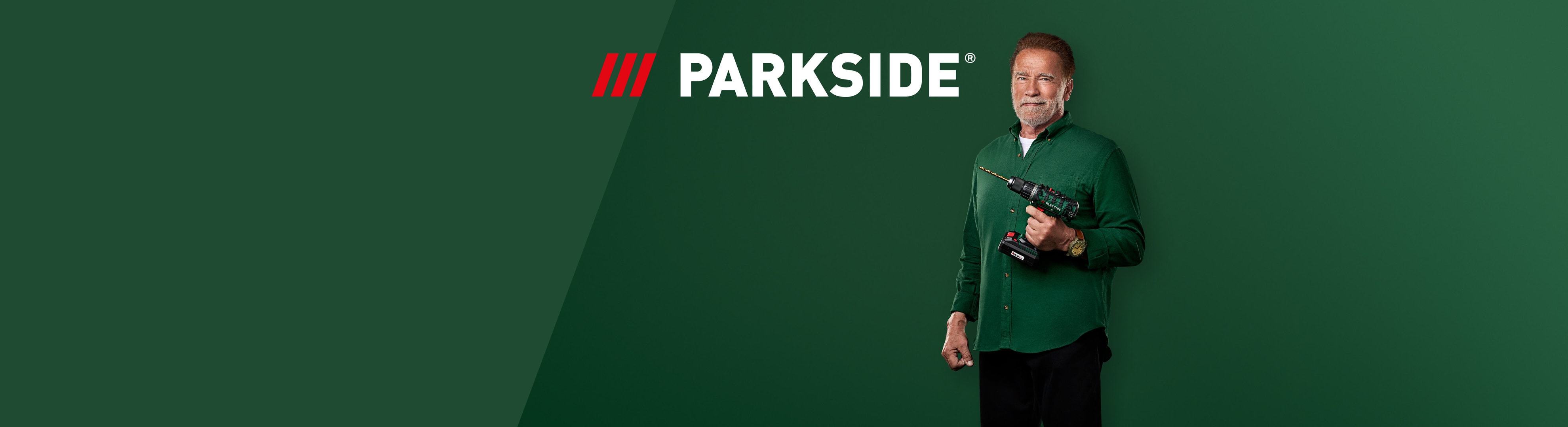 Uomo anziano con camicia verde che tiene un trapano avvitatore a batteria, logo Parkside.