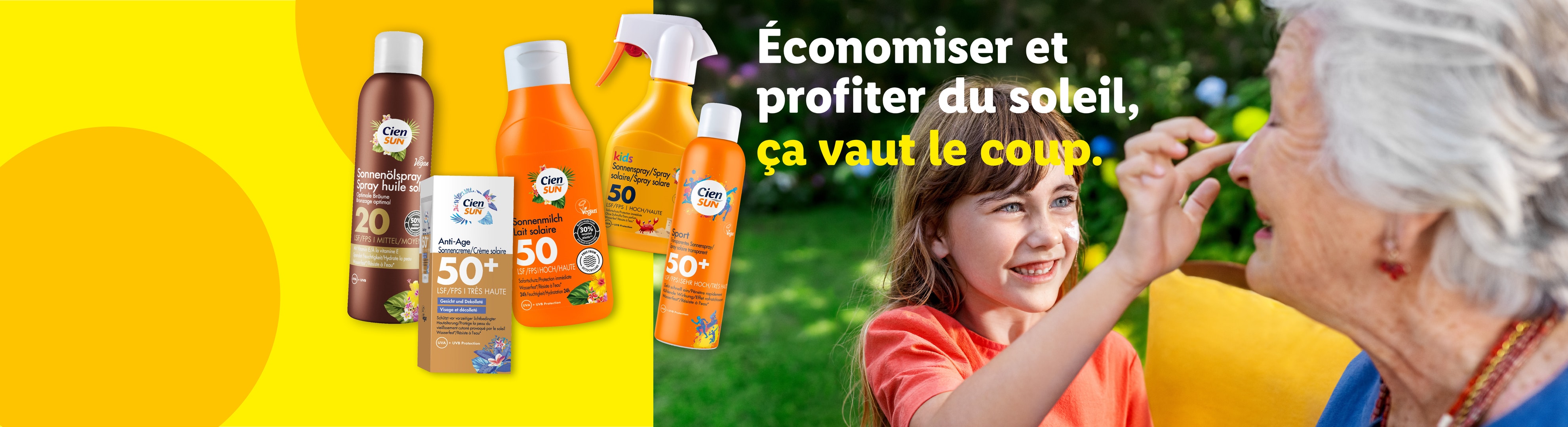 Une gamme de produits solaires avec une fille appliquant de la crème solaire sur une femme âgée.