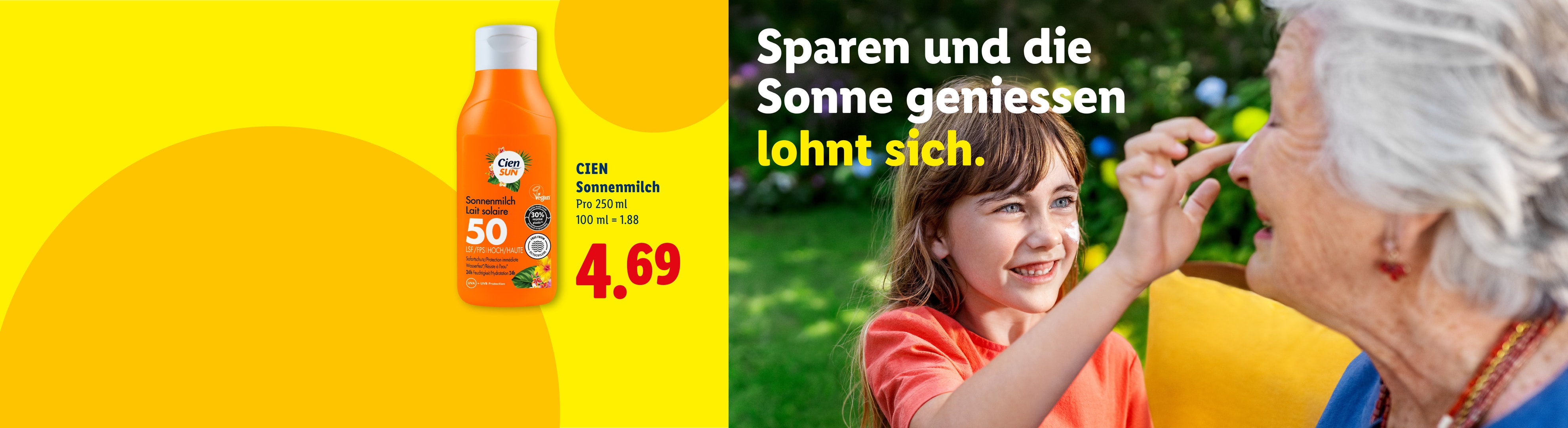 Sonnenmilch mit LSF 50 und ein Mädchen, das einer älteren Frau Sonnencreme aufträgt.