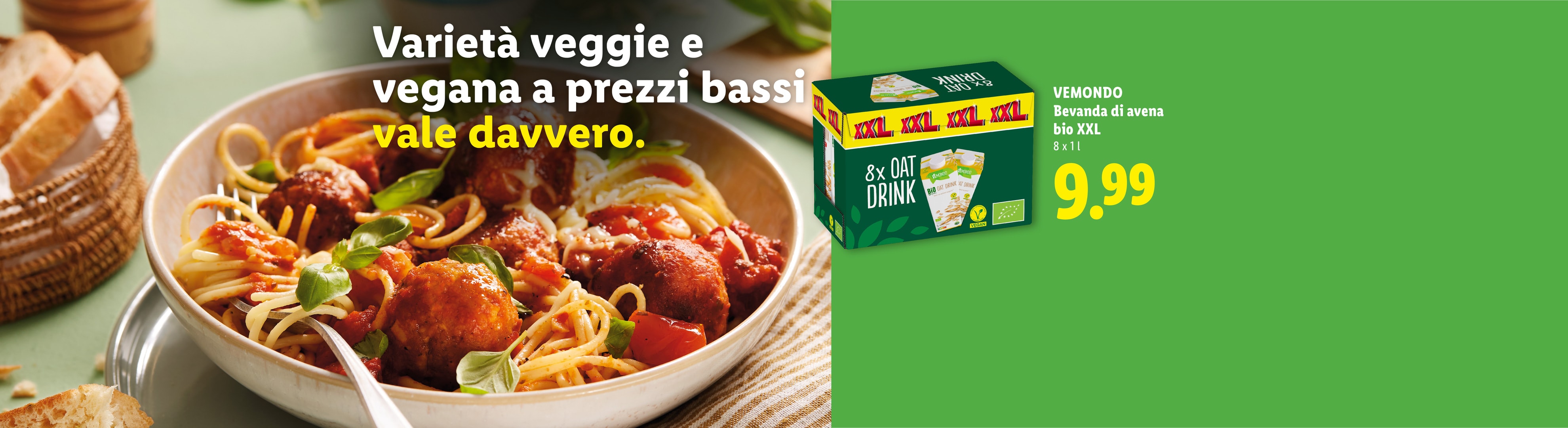Spaghetti vegani con polpette e confezione di bevanda d'avena, pubblicizzati come 'Varietà veggie e vegana a prezzi bassi'.