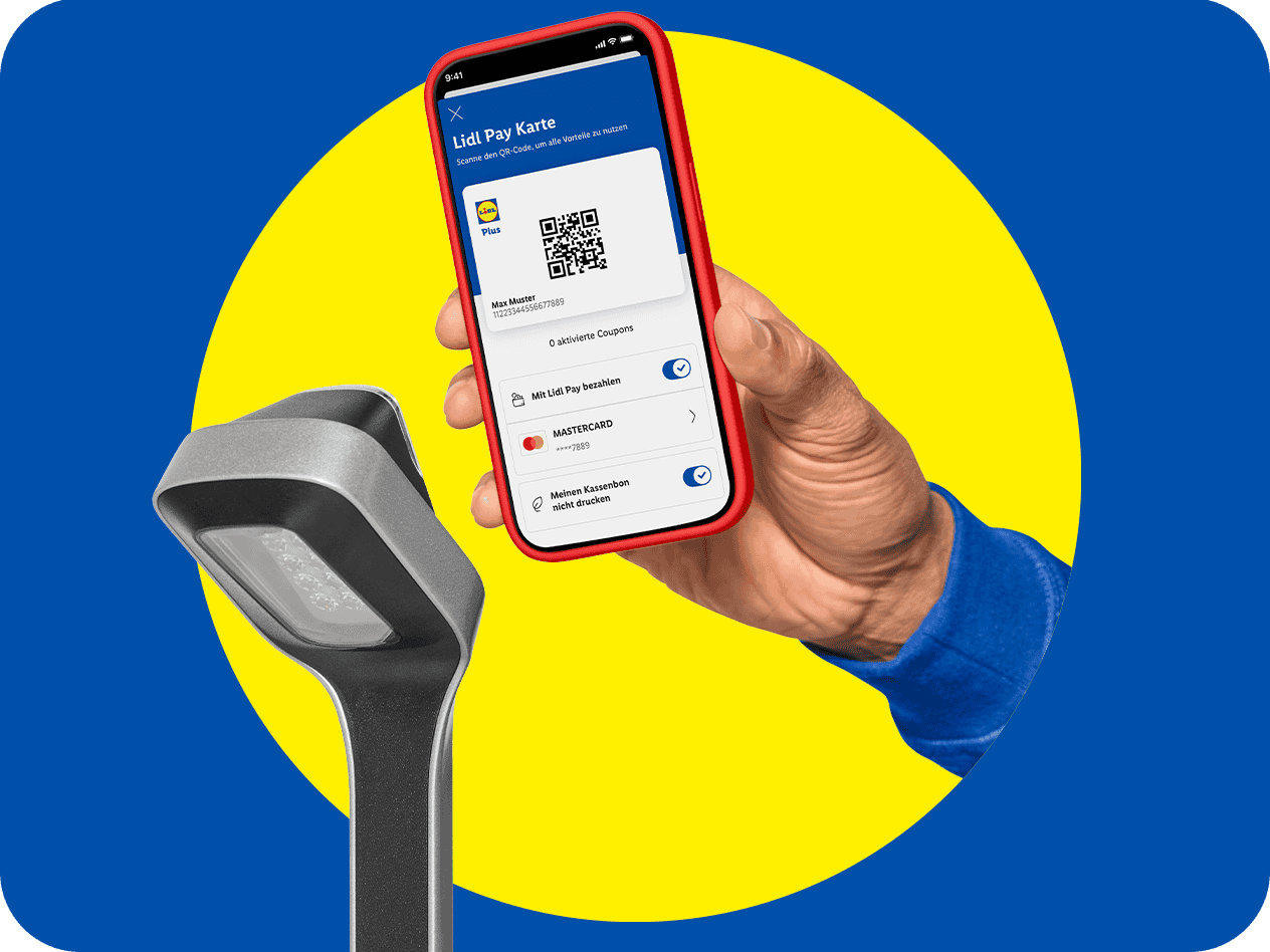 Hand hält Smartphone mit digitaler Kundenkarte und QR-Code an Kassenscanner.