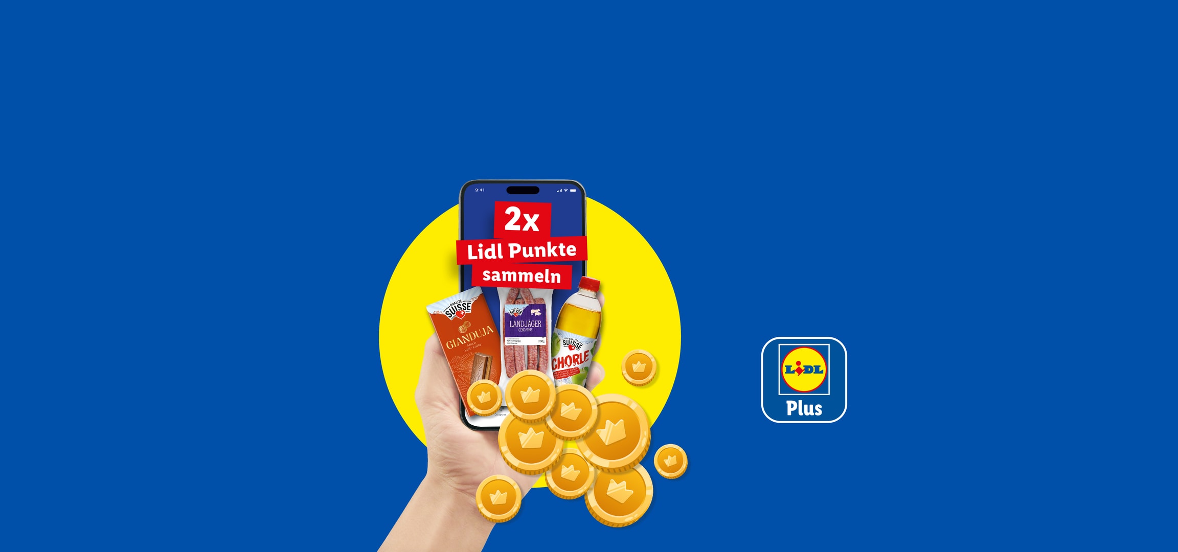 Hand hält Smartphone mit Lidl Plus App, die 2x Punkte und Lebensmittelprodukte anzeigt.